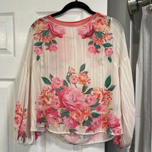 Lightweight long sleeved blouse